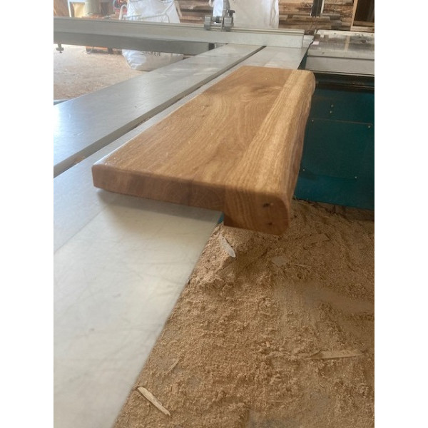 Eiche, Treppenstufe, Trittstufe, Holzstufe, Baumkante, vorne aufgedoppelt, Massivholz, 90x28x3/4,5cm